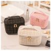 Neceser-de-hilos-dorados-4.jpeg Neceser Elegante Organizador de Maquillaje de Hilos Dorado a Cuadros para Mujer