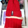 29f597c2-7d9b-49af-a192-20ce3a8c03a3.jpg Gorro con Diseño de Pompón Tejido con Calentador de Cuello