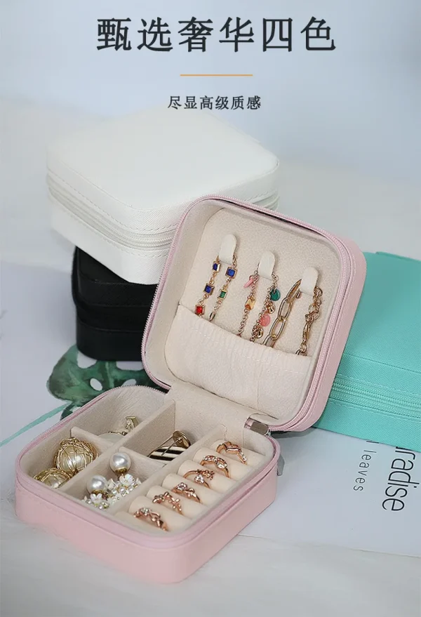 Joyero-Viajero-joyas-y-aretes.webp Joyero Portatil de Viaje