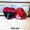 Set-de-collares-y-Rosas-Forma-de-Corazon-destapado.jpg Set de collares y rosas Caja Roja en Forma de Corazon