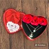 Set-de-collares-y-Rosas-Forma-de-Corazon-portada.jpg Set de collares y rosas Caja Roja en Forma de Corazon
