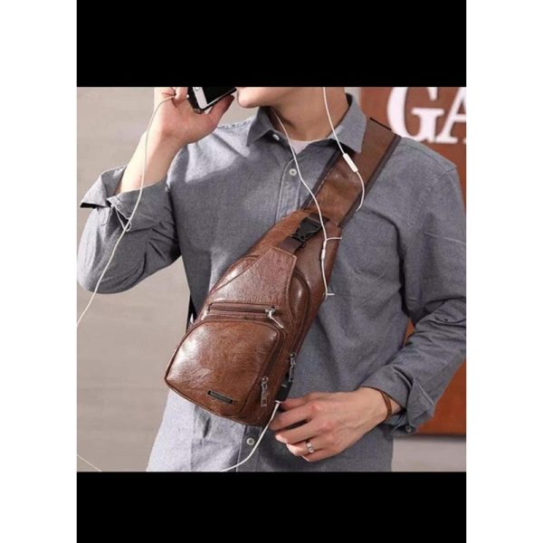 morral-hombre-cuero-sintetico-pechera-5.jpeg Morral Hombre Cuero Sintético Pechera Impermeable con puerto USB